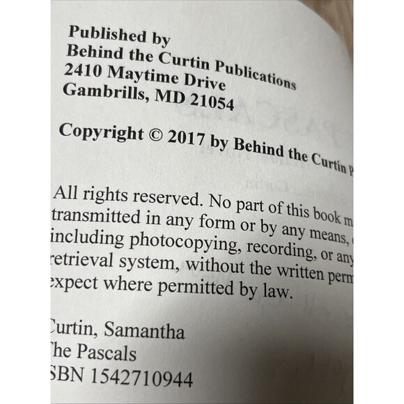 The Pascals: A Summer's Hollow Novel by Samantha Curtin (English) Paperback Book - Picture 4 of 5